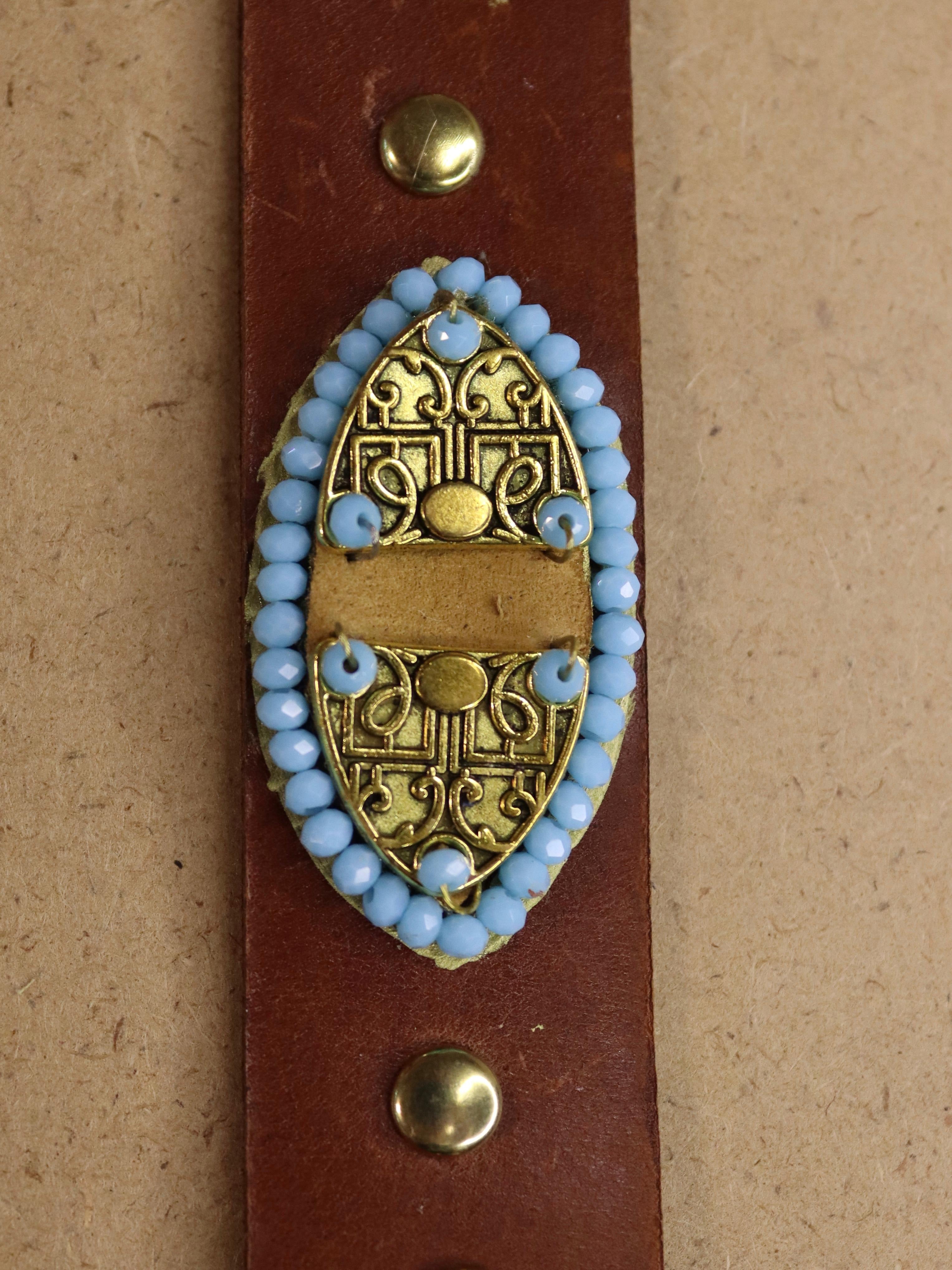 ورشة الحلى بالجلد الطبيعي Natural leather jewelry workshop