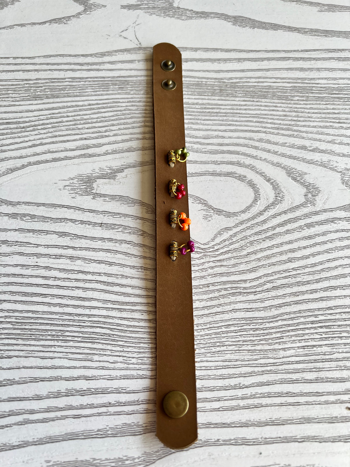 Brown natural Leather bracelet with gold metal an colorful beads