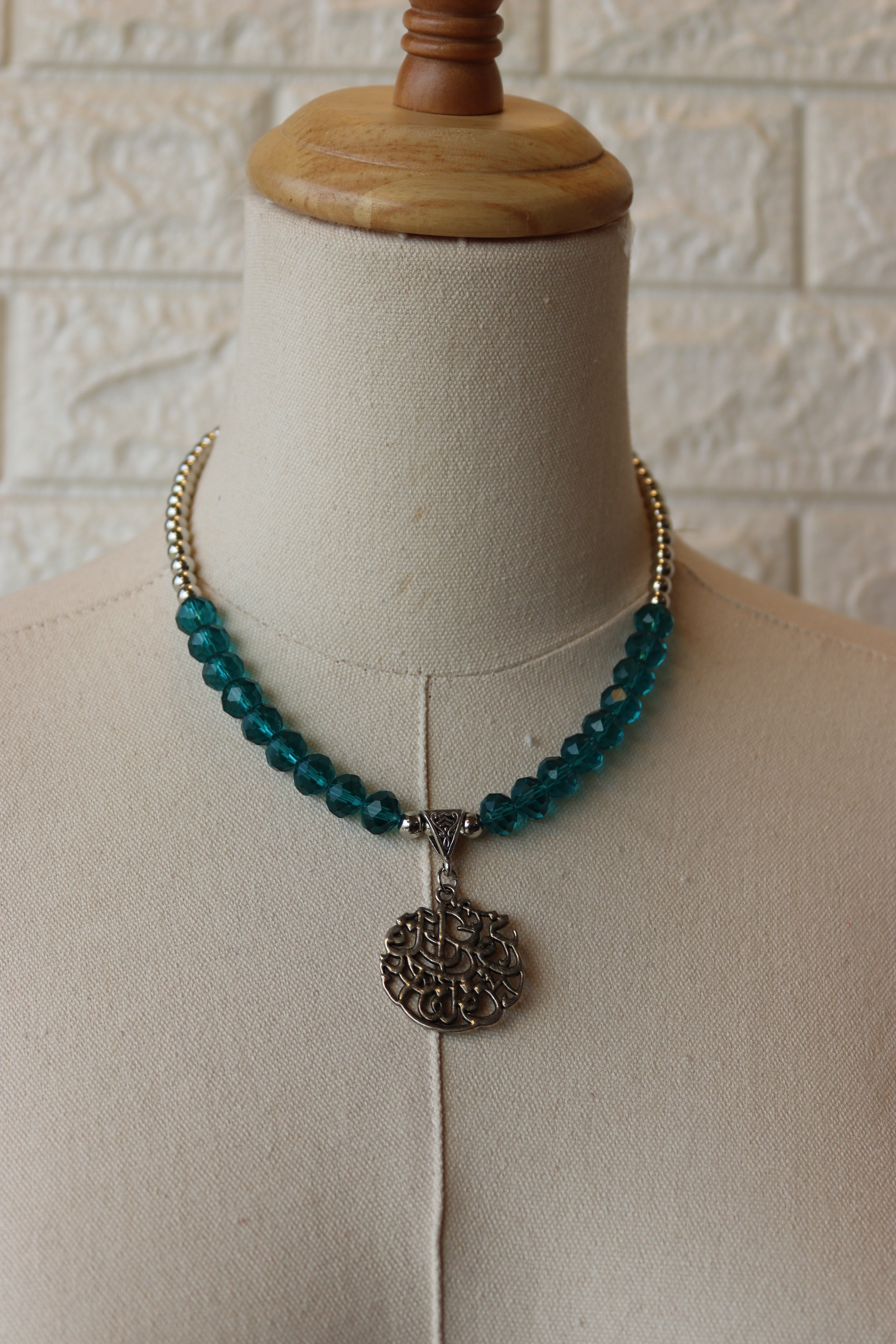 Turquoise Pendant Beaded Necklace