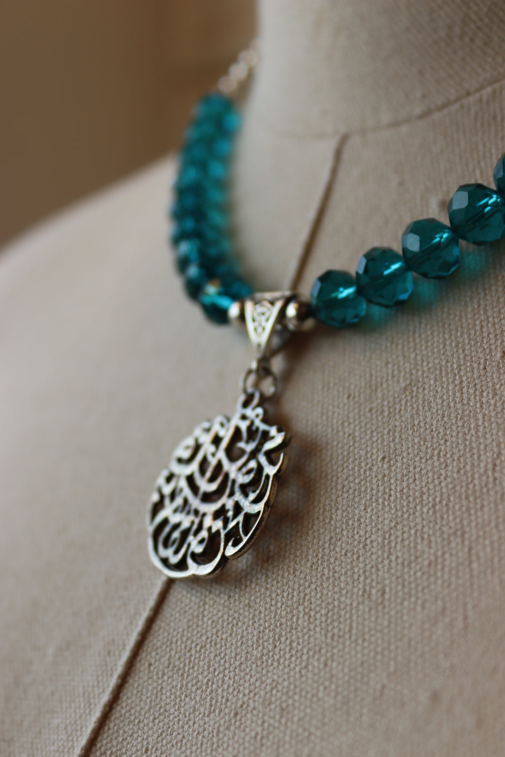 Turquoise Pendant Beaded Necklace