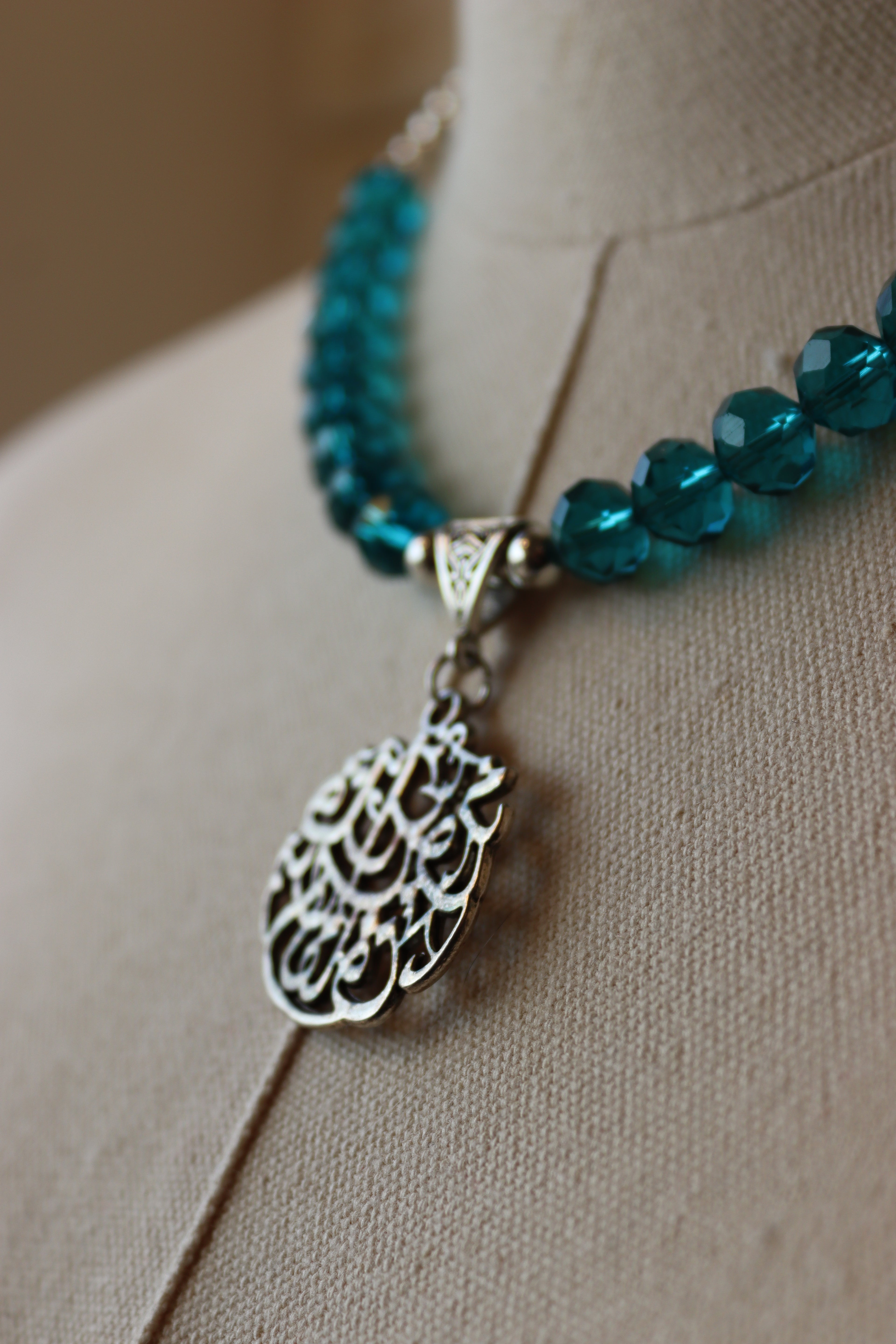 Turquoise Pendant Beaded Necklace