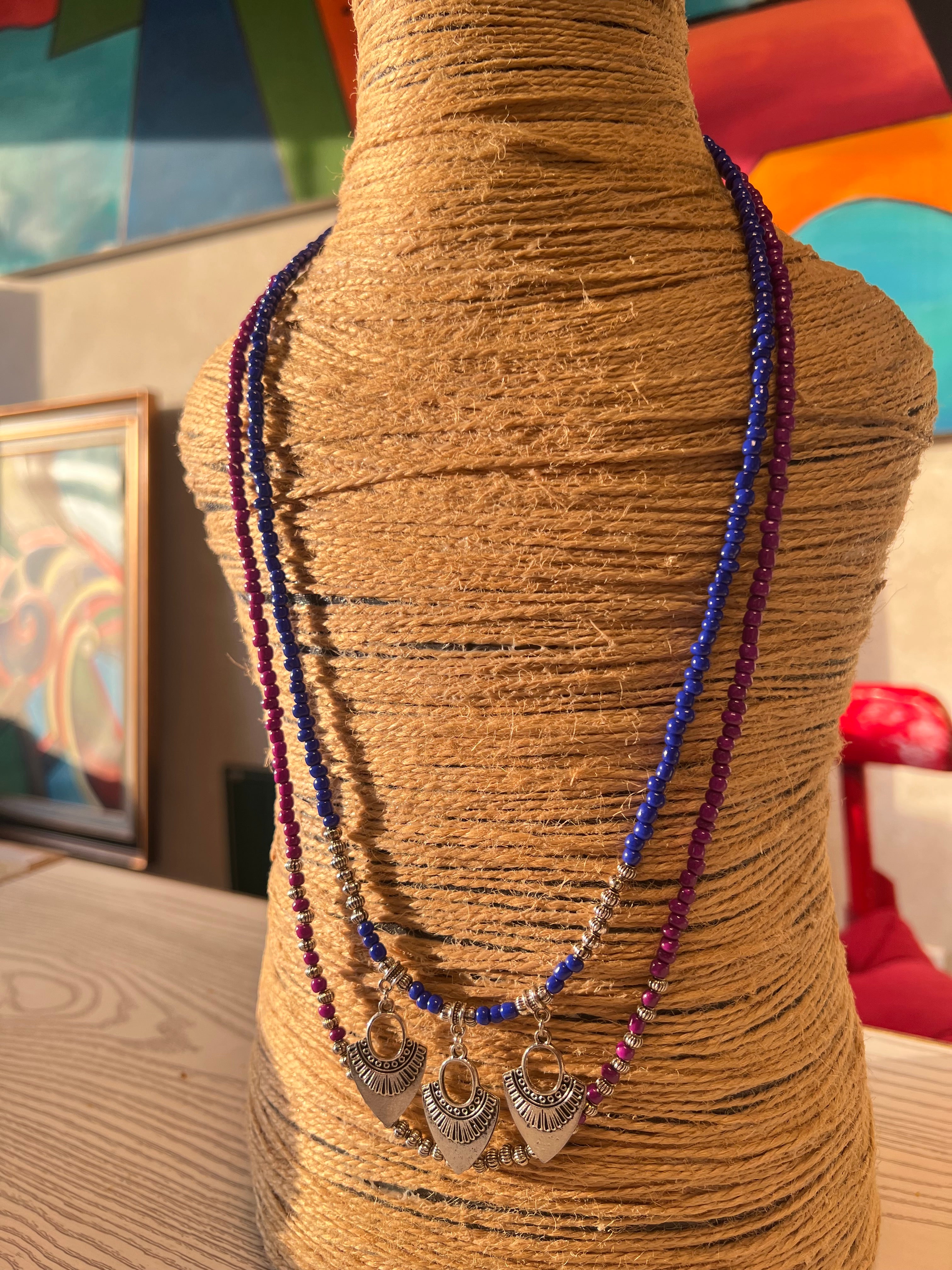double layered beaded necklace with three silver metal J290