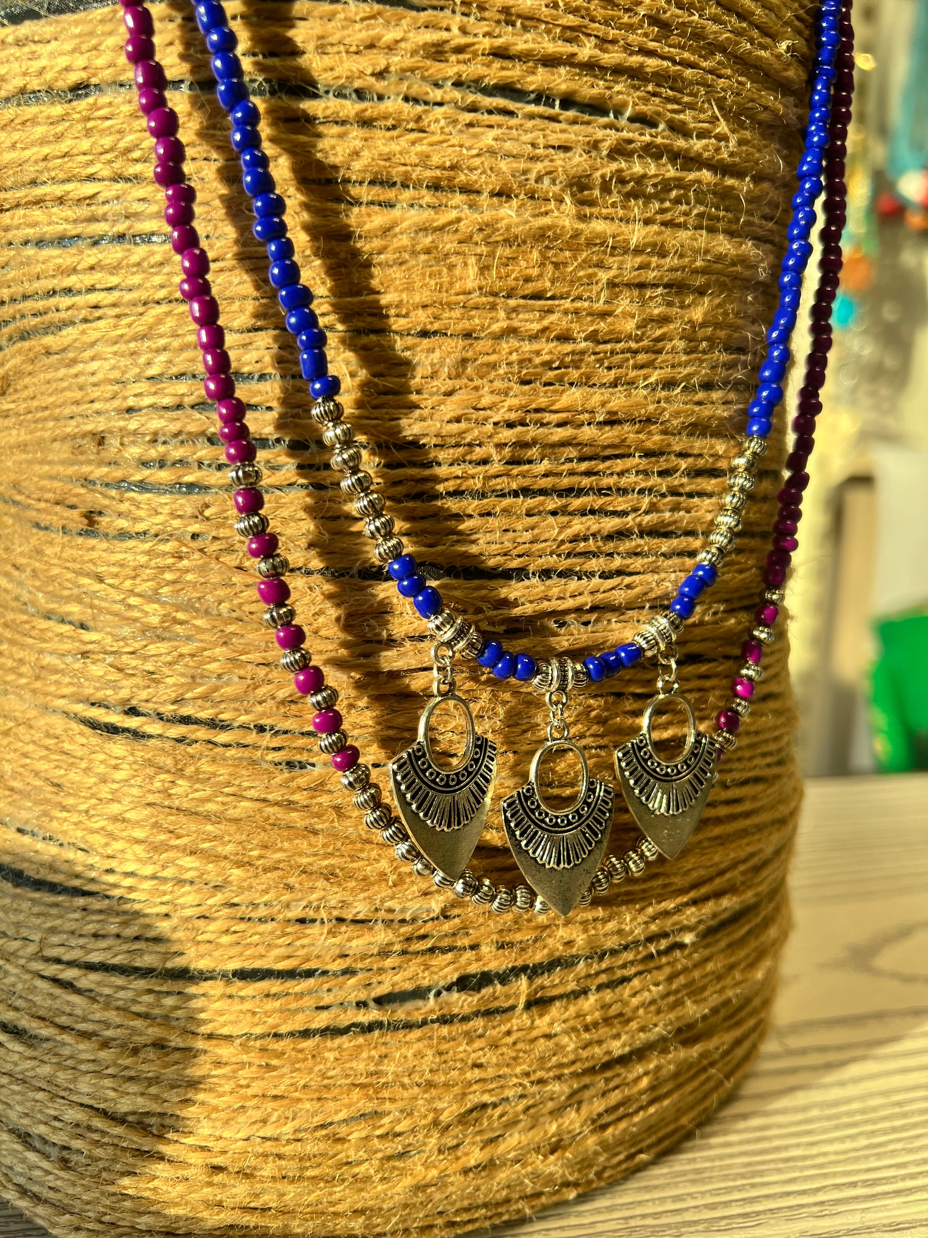 double layered beaded necklace with three silver metal J290