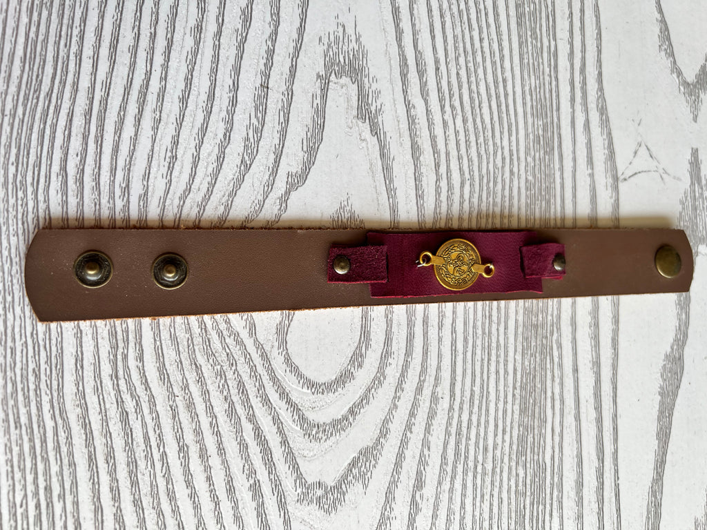 Brown natural leather bracelet with gold metal