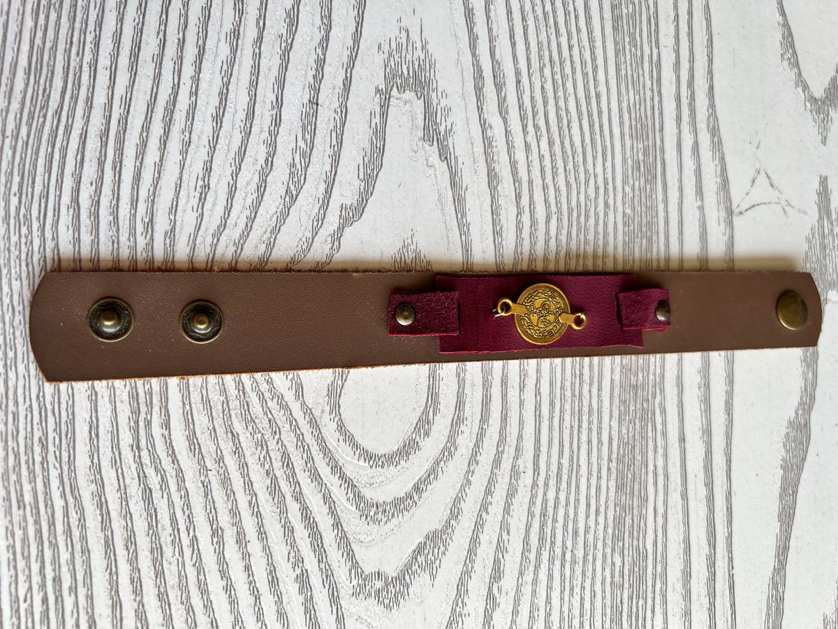 Brown natural leather bracelet with gold metal