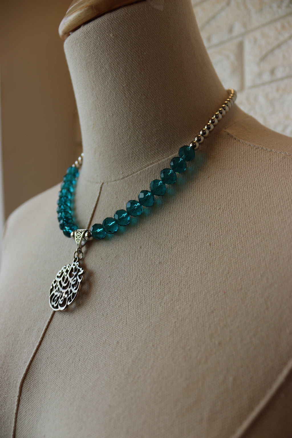Turquoise Pendant Beaded Necklace