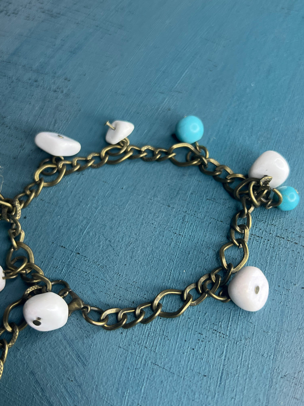 Oxidized copper turqoise x white chain bracelet