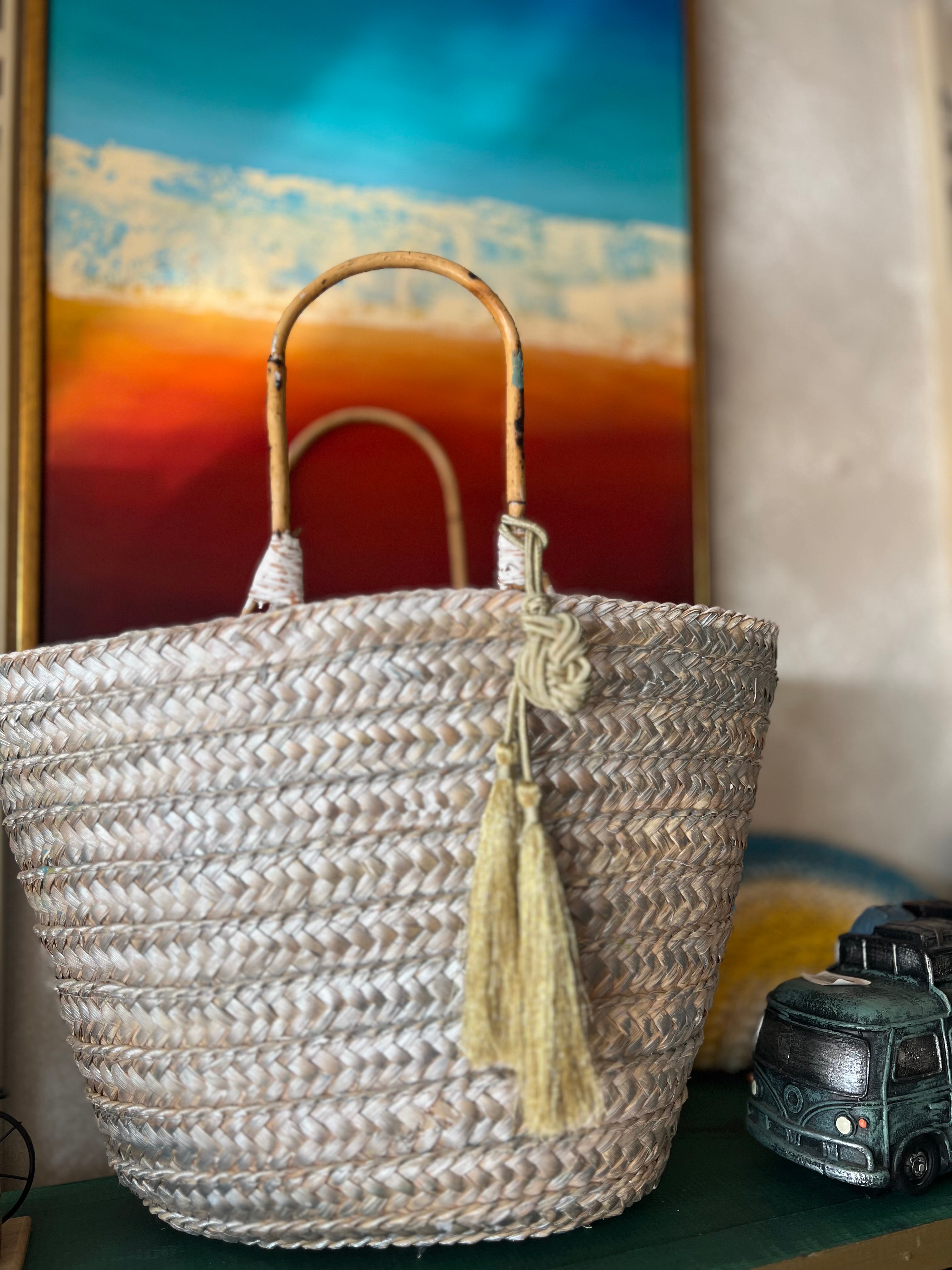 bag Palm fronds with wooden handles