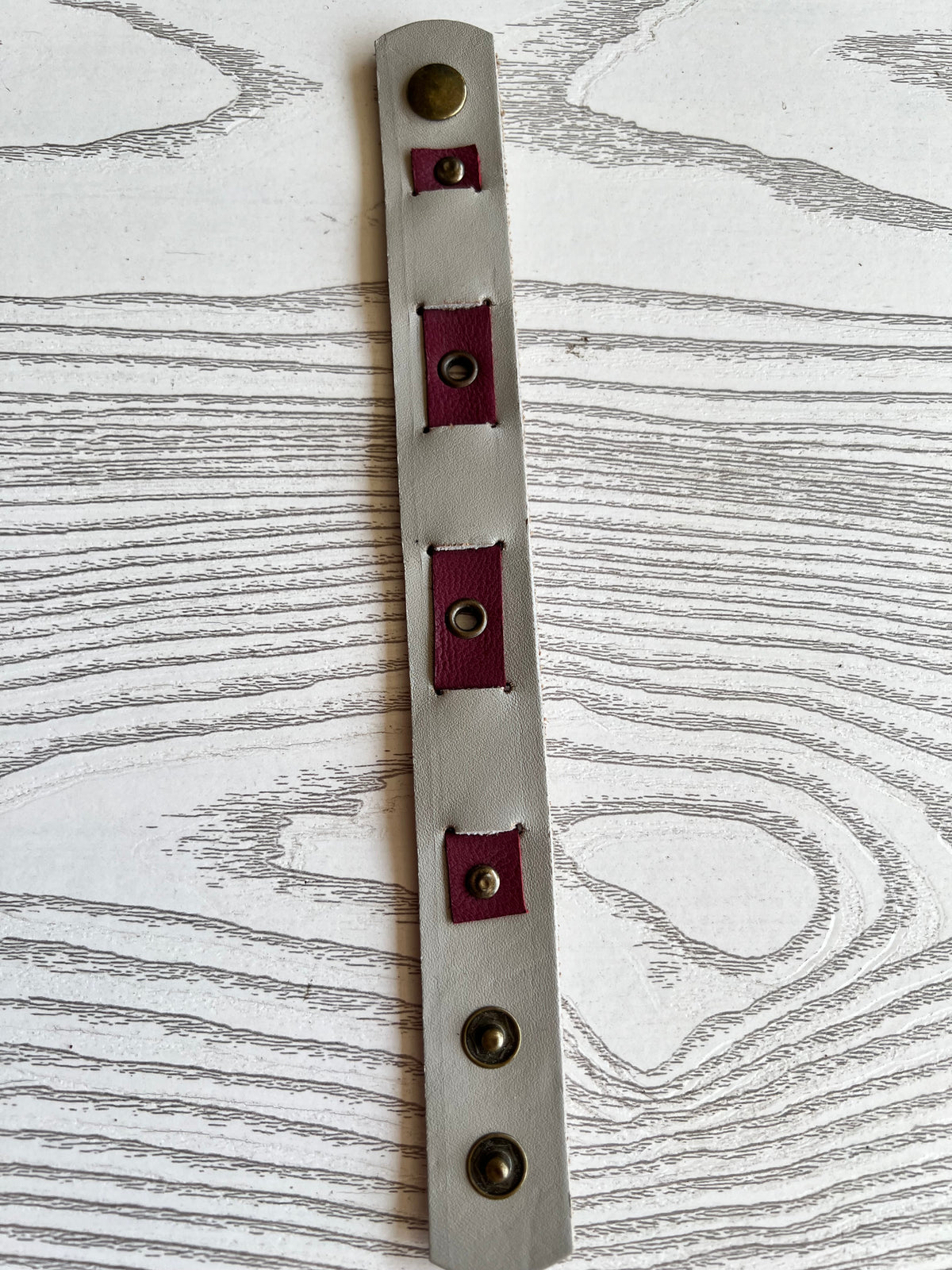Grayish natural leather bracelet