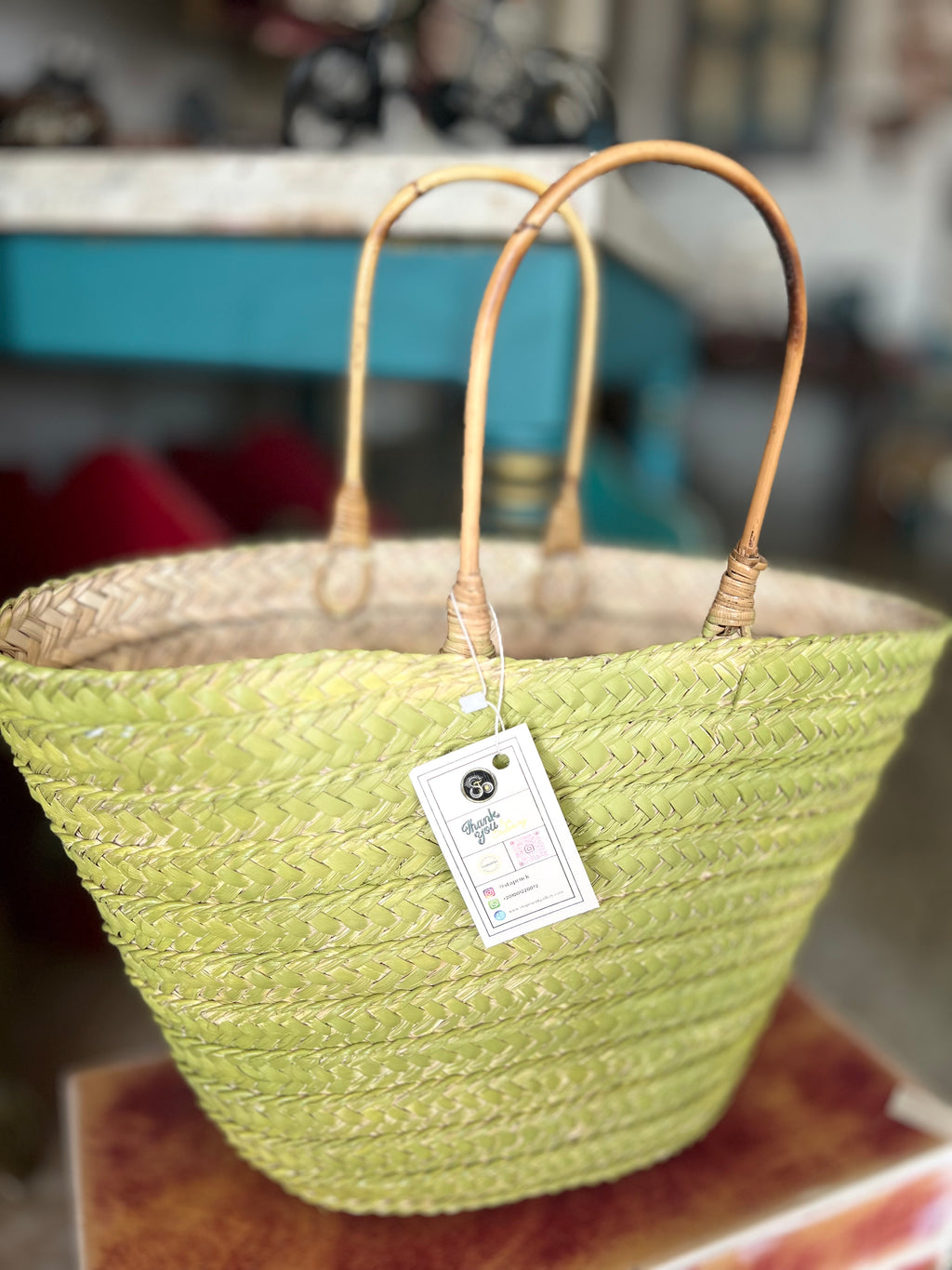 bag Palm fronds with wooden handles