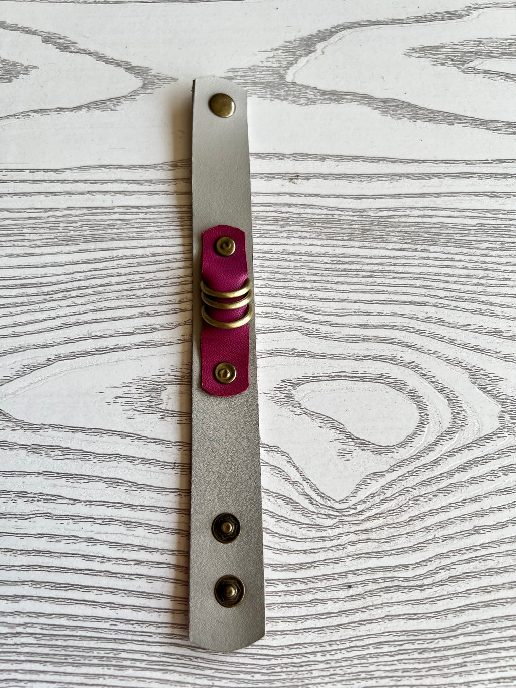 Grayish natural leather bracelet
