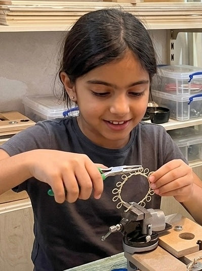 Wire jewelry making workshop للاطفال من 8-11)