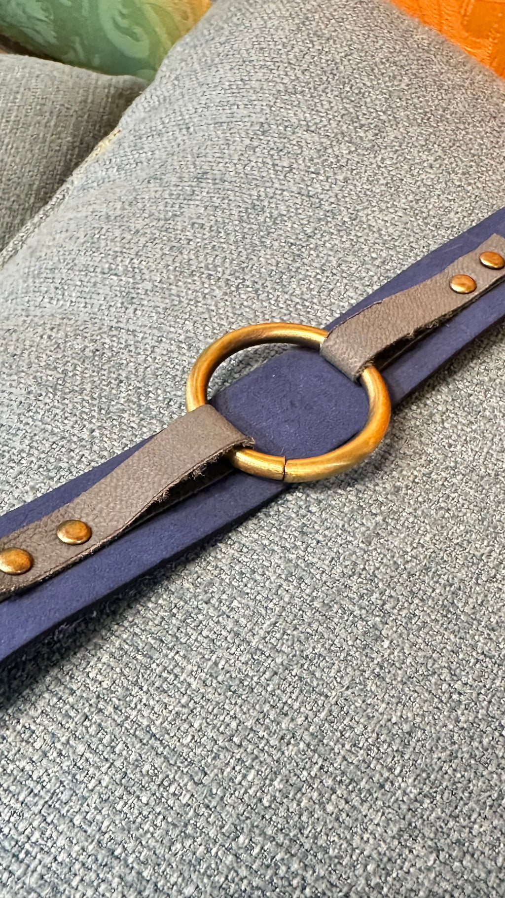 ورشة الحلى بالجلد الطبيعي Natural leather jewelry workshop