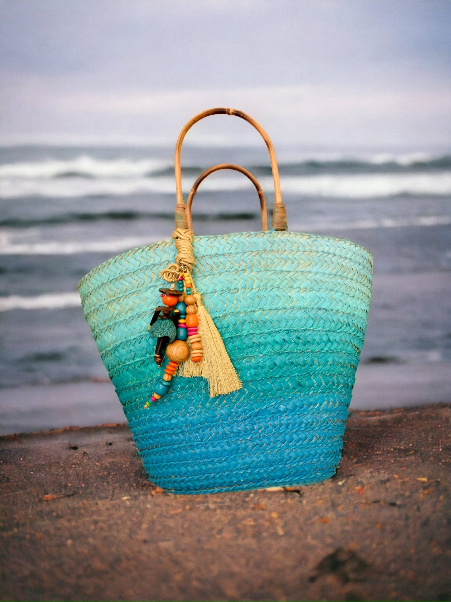 Gradient Wicker With wooden hand
