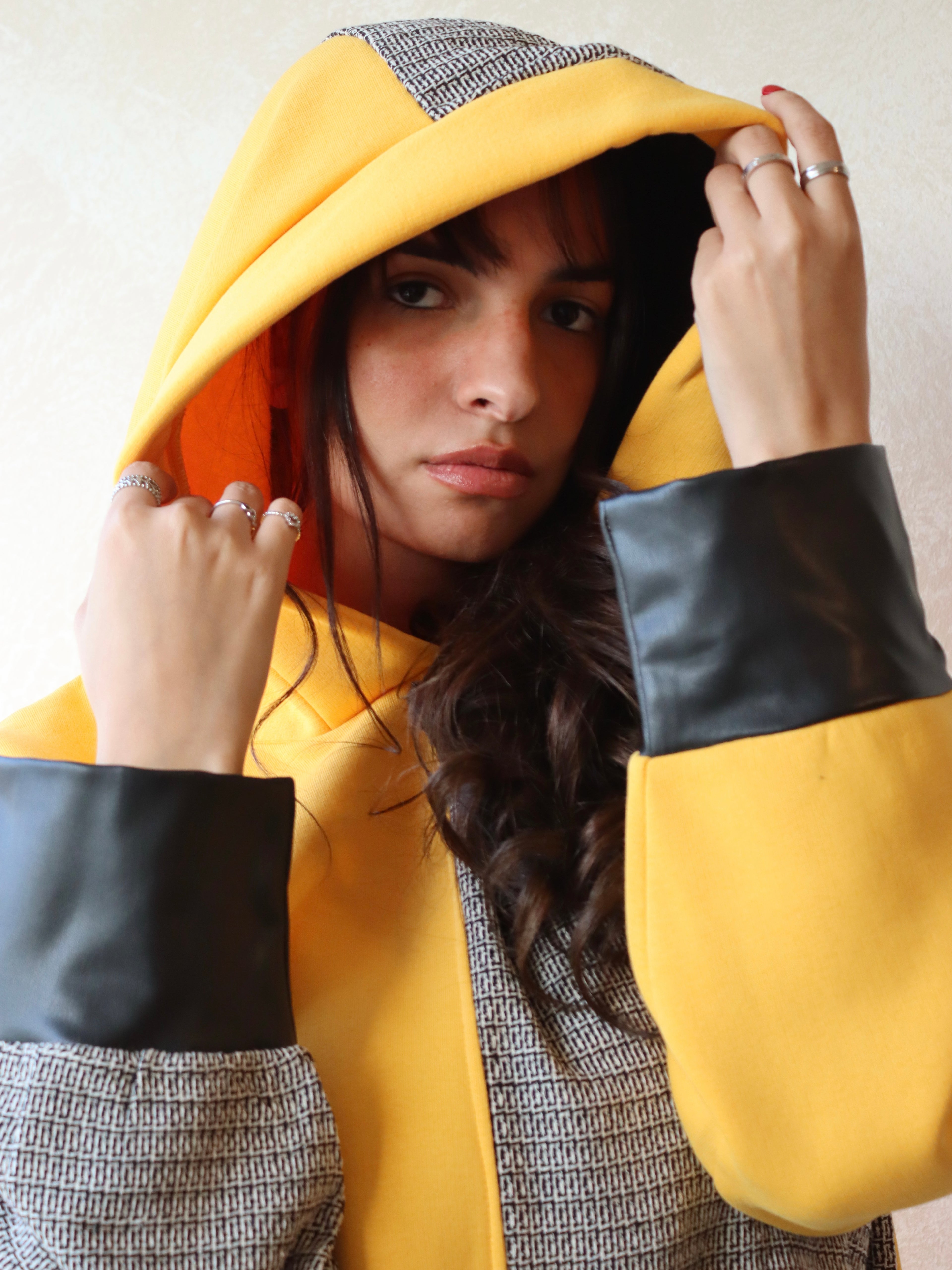 بلوزة صفراء*سوداء