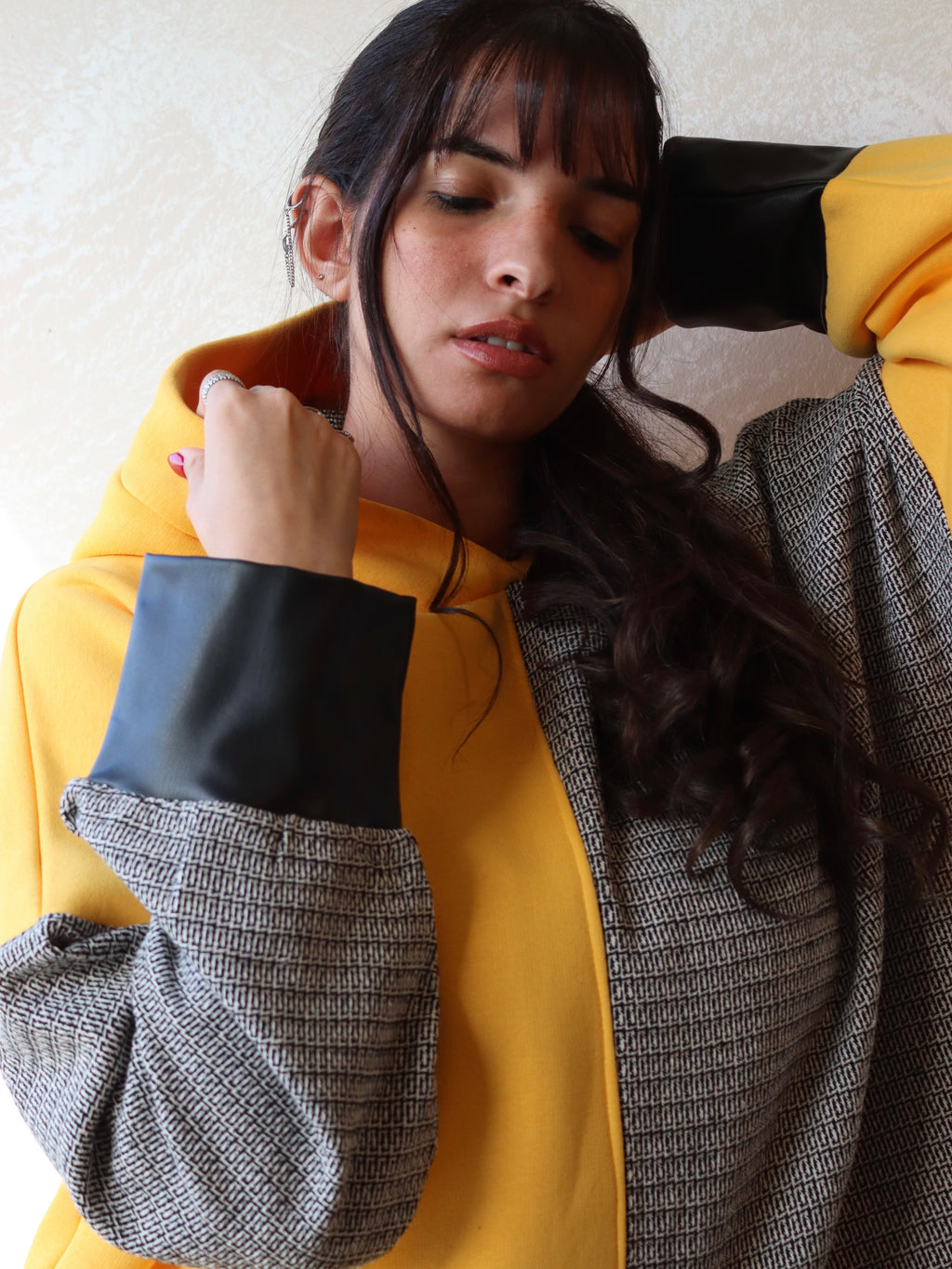 بلوزة صفراء*سوداء