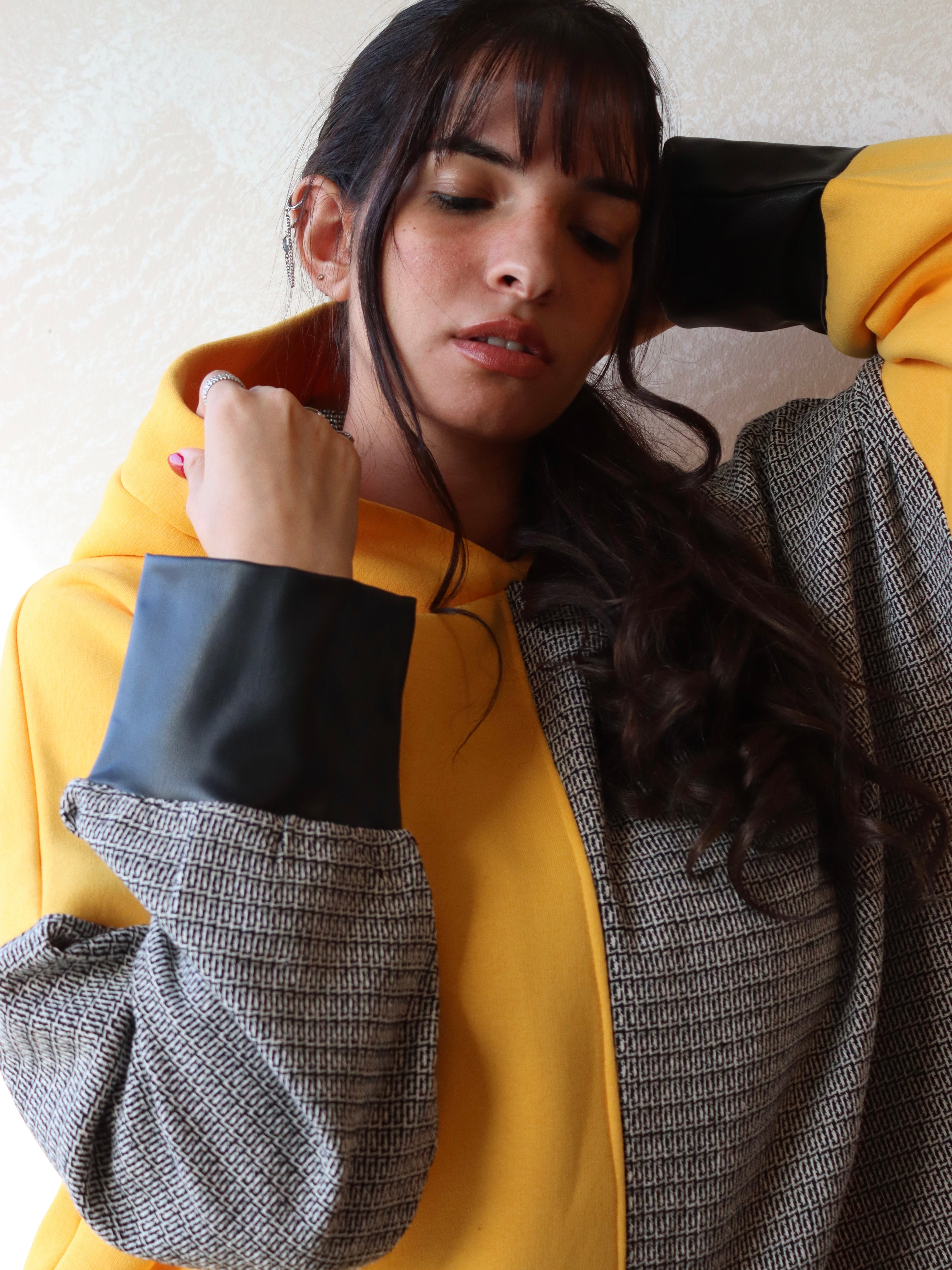 بلوزة صفراء*سوداء