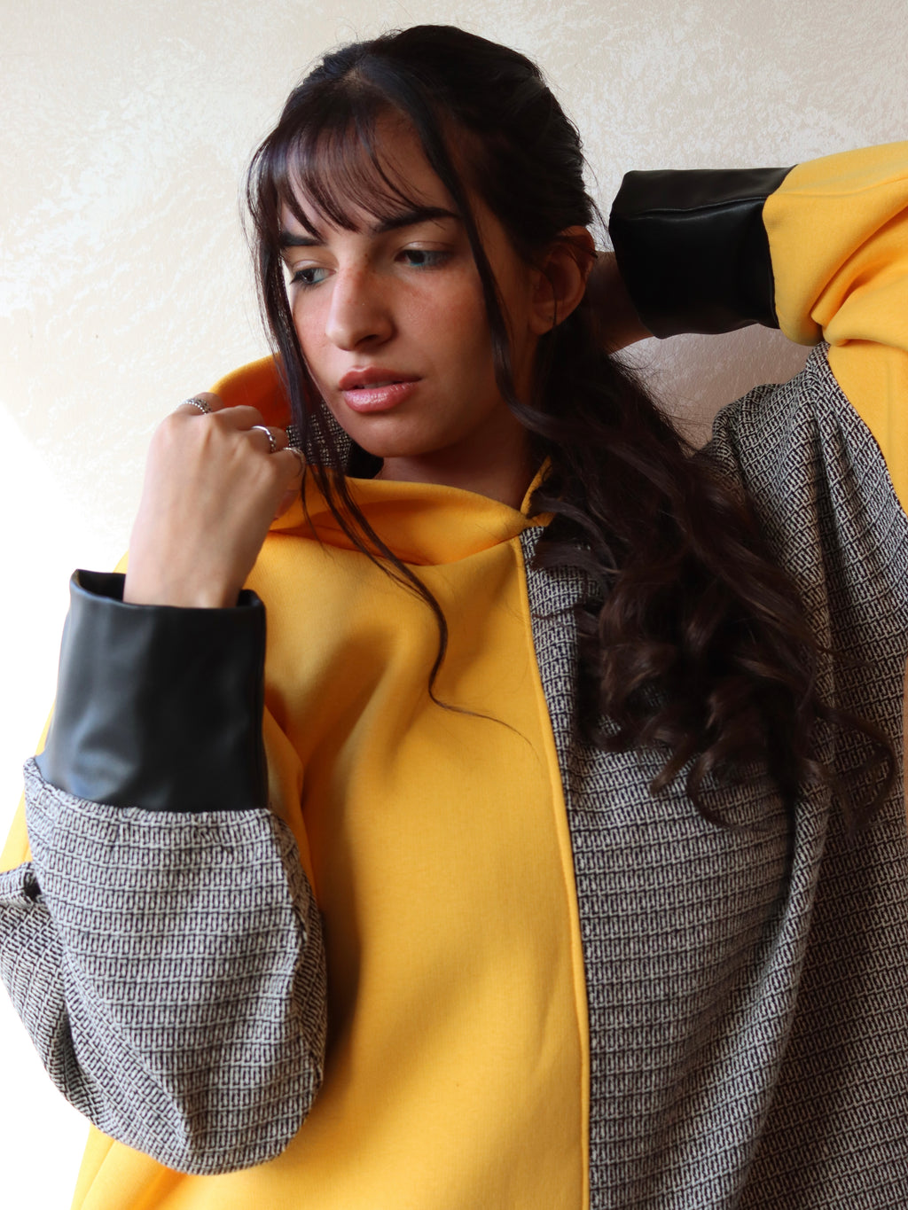 بلوزة صفراء*سوداء