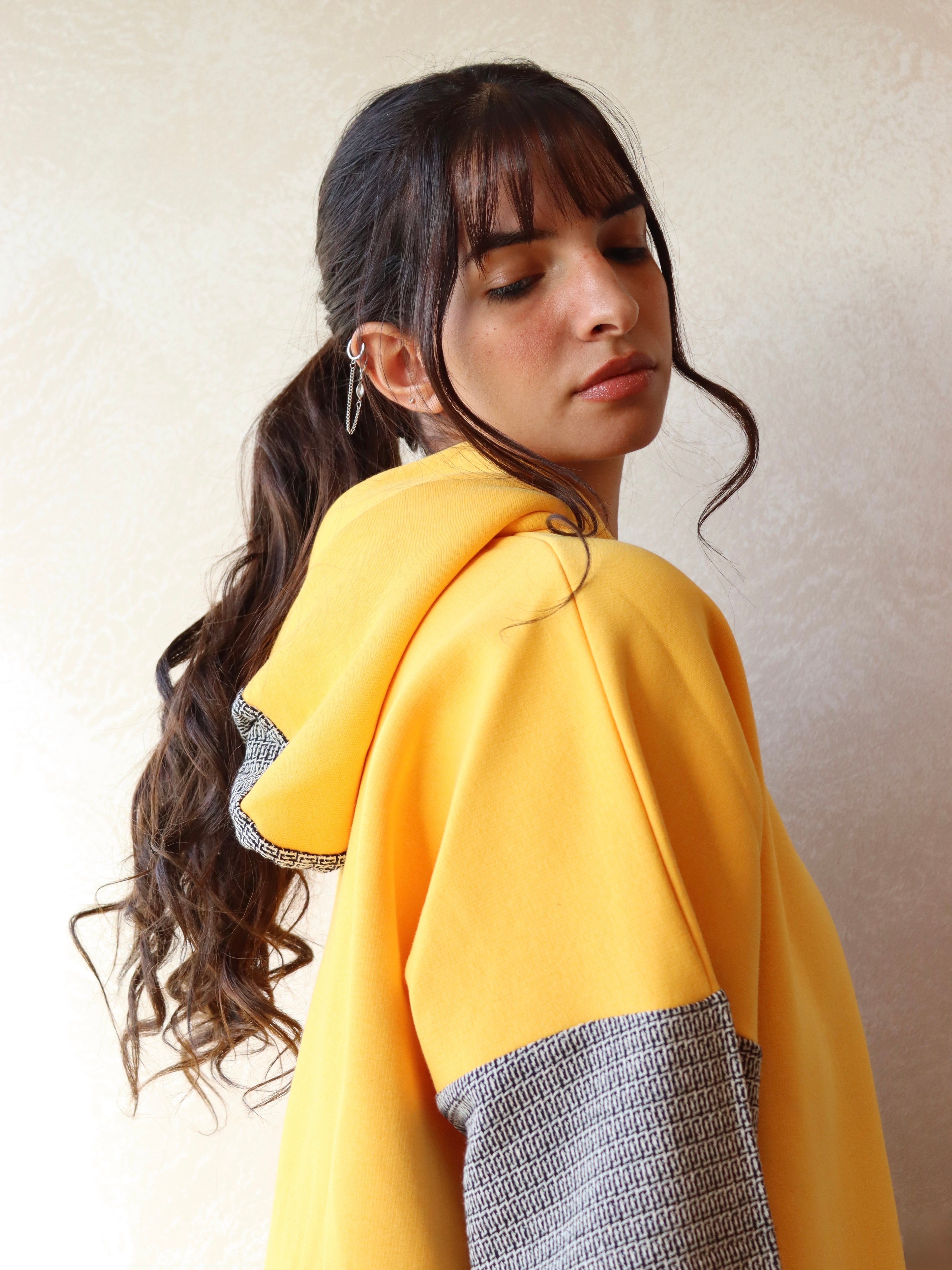 بلوزة صفراء*سوداء