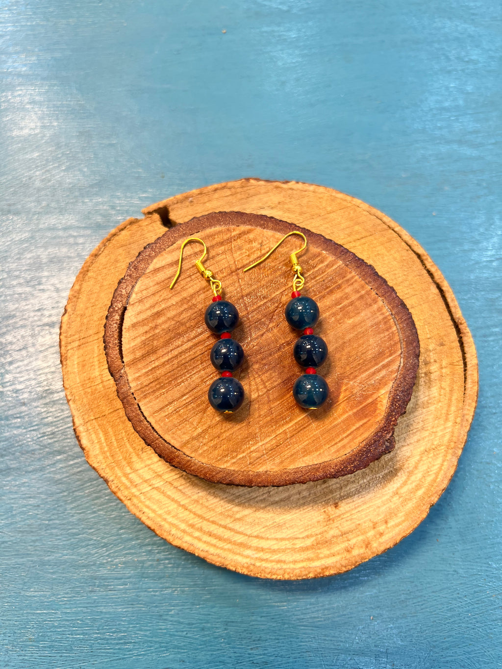 blue beaded earrings | J235