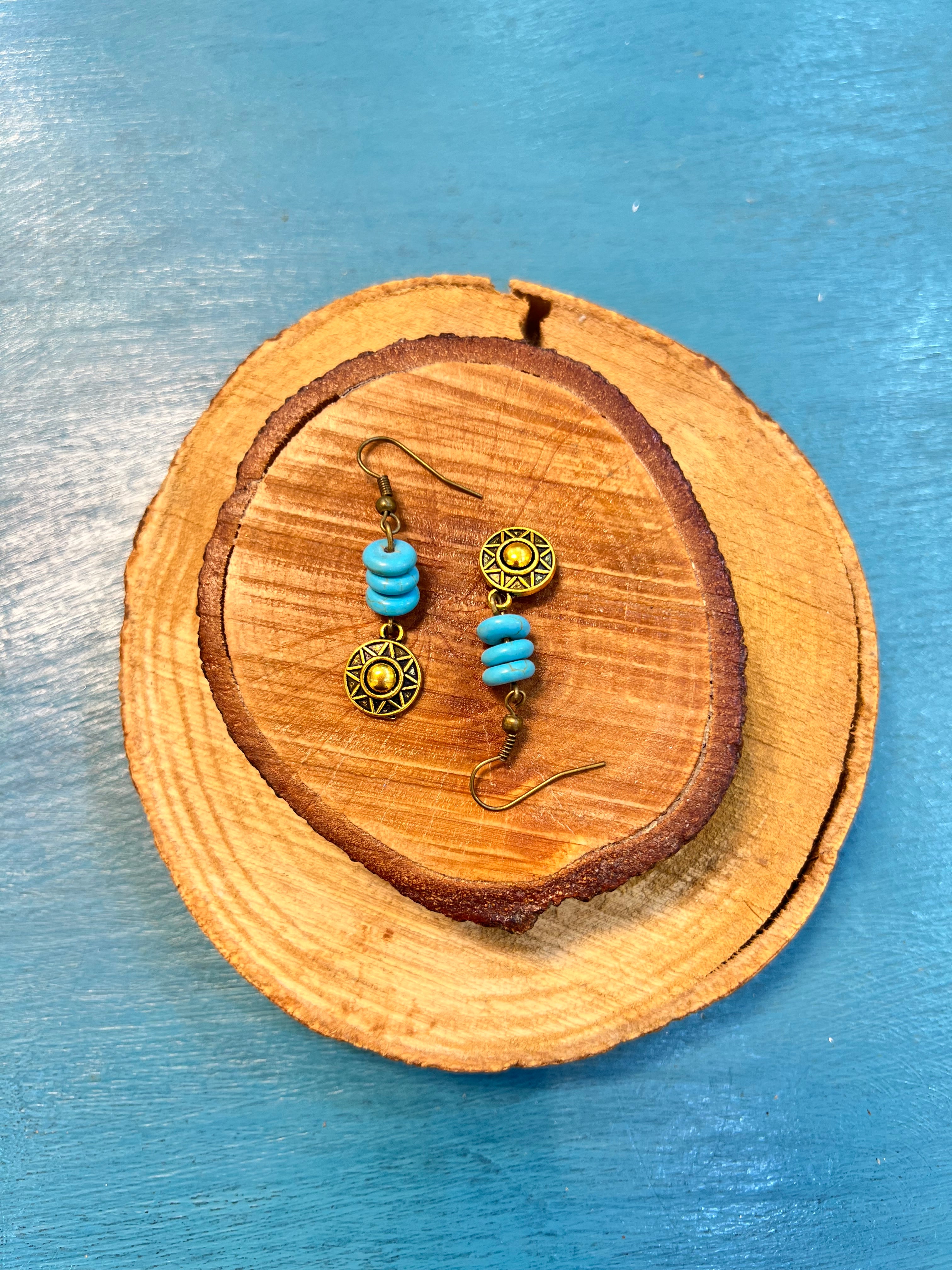 fayrouz with golden metal earrings | J225
