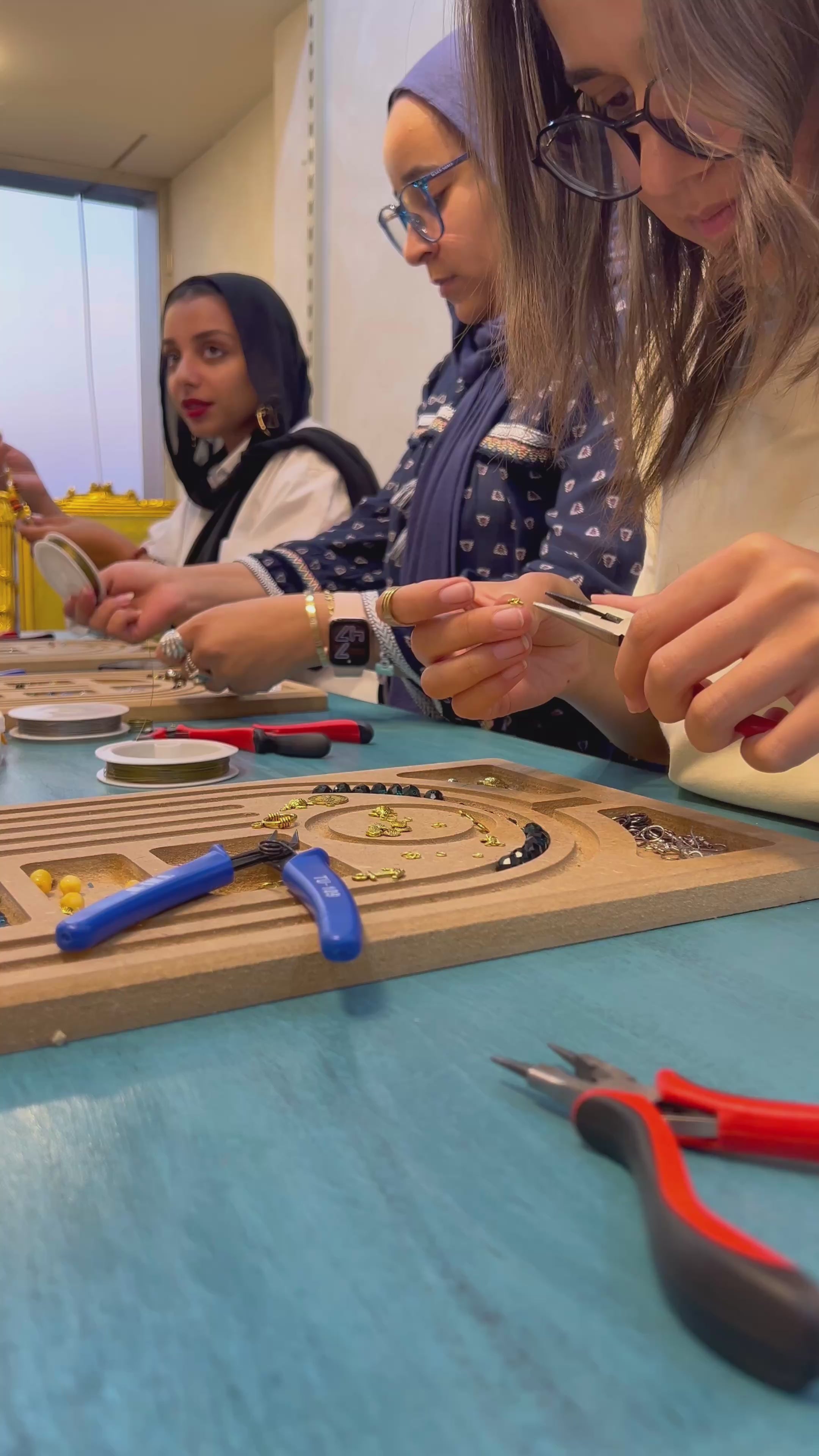 ورشة الحلى بالخرز Jewelry making workshop - Level 1